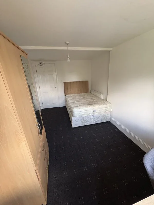 Room Lutwyche Road in Greater London
