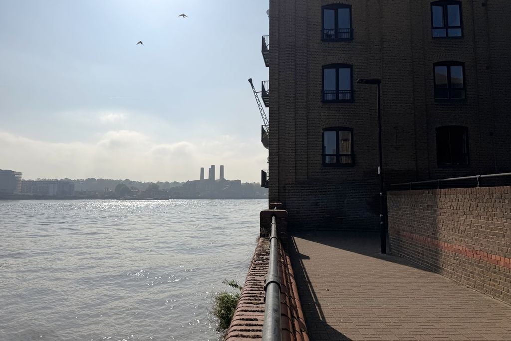 Flat Bank Street in Greater London