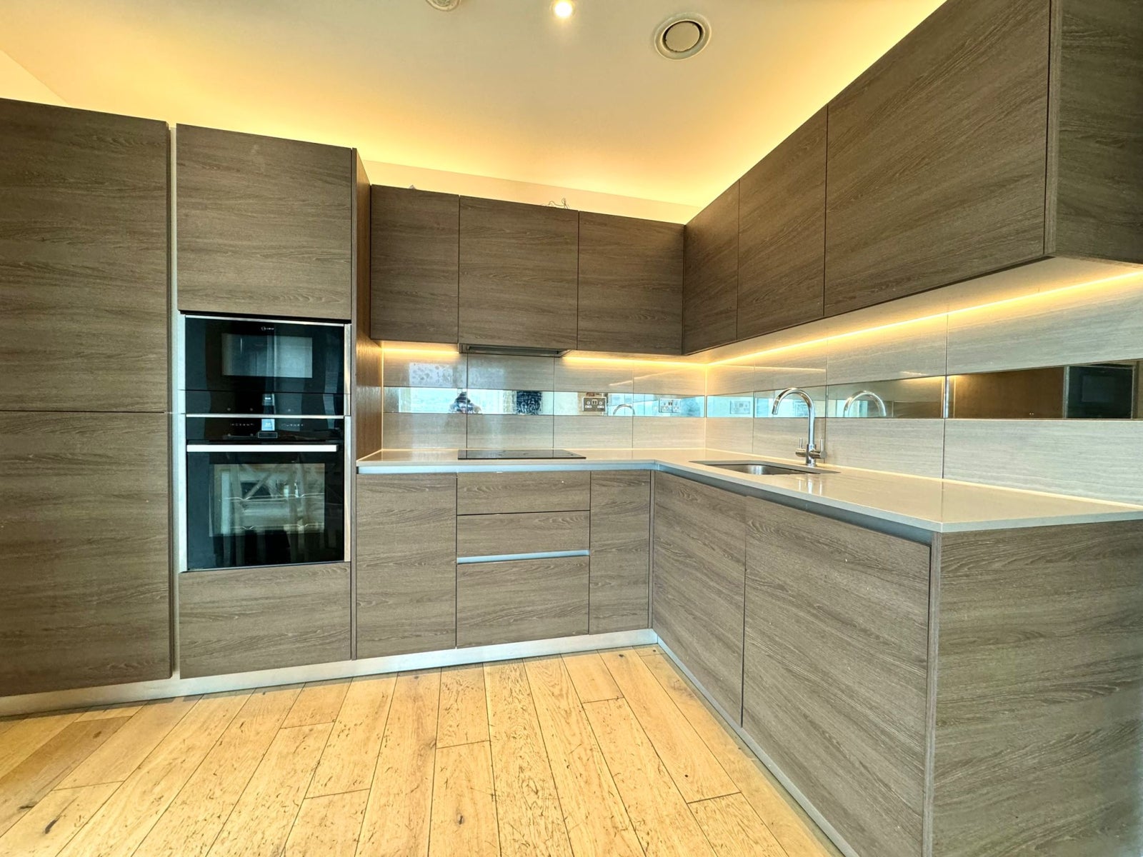 Flat Duke of Wellington Avenue in Greater London