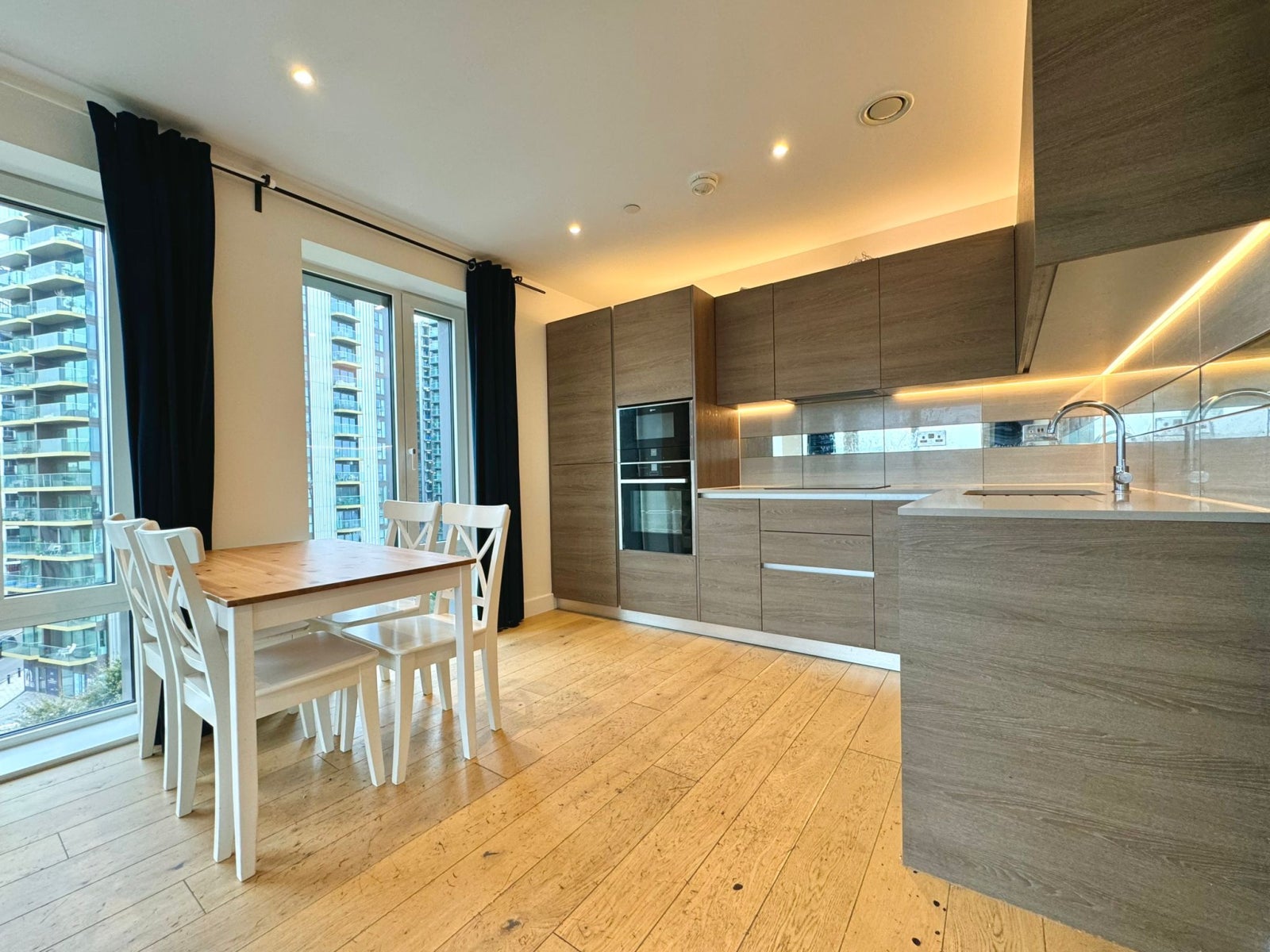 Flat Duke of Wellington Avenue in Greater London