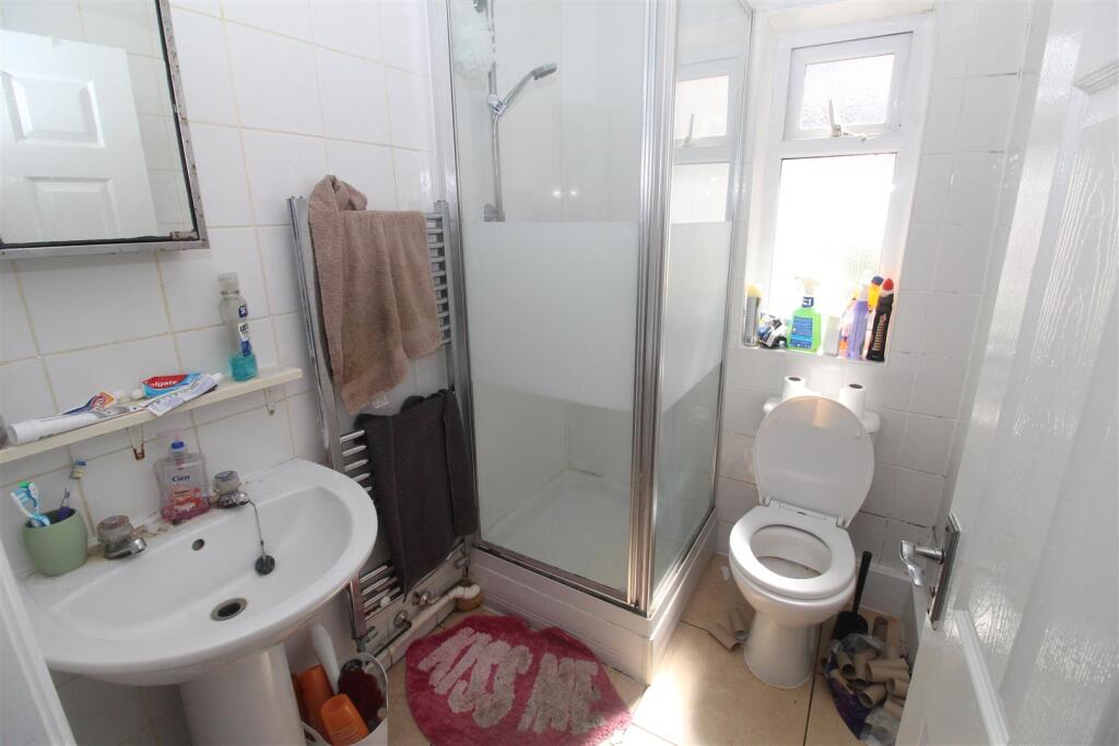 Room Senghennydd Road in Cardiff