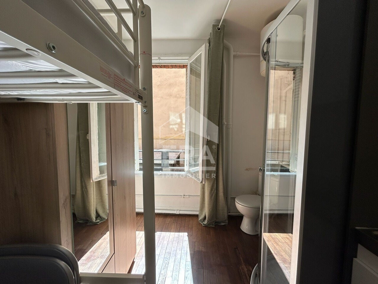 Room Rue Paul Valéry in Paris