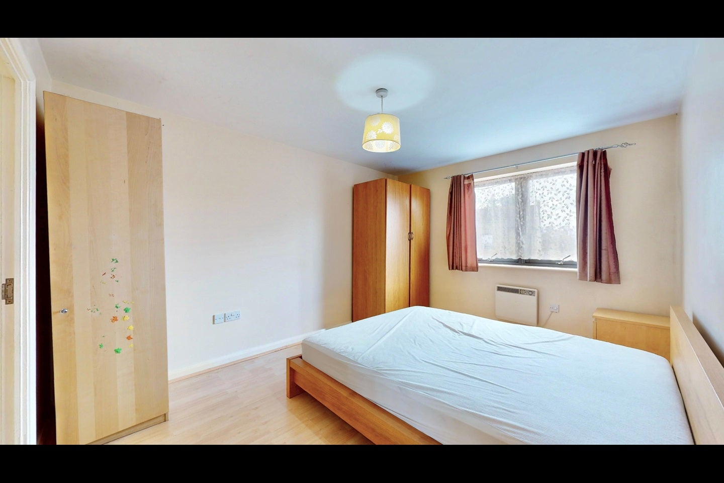 Flat Hirst Crescent in Greater London