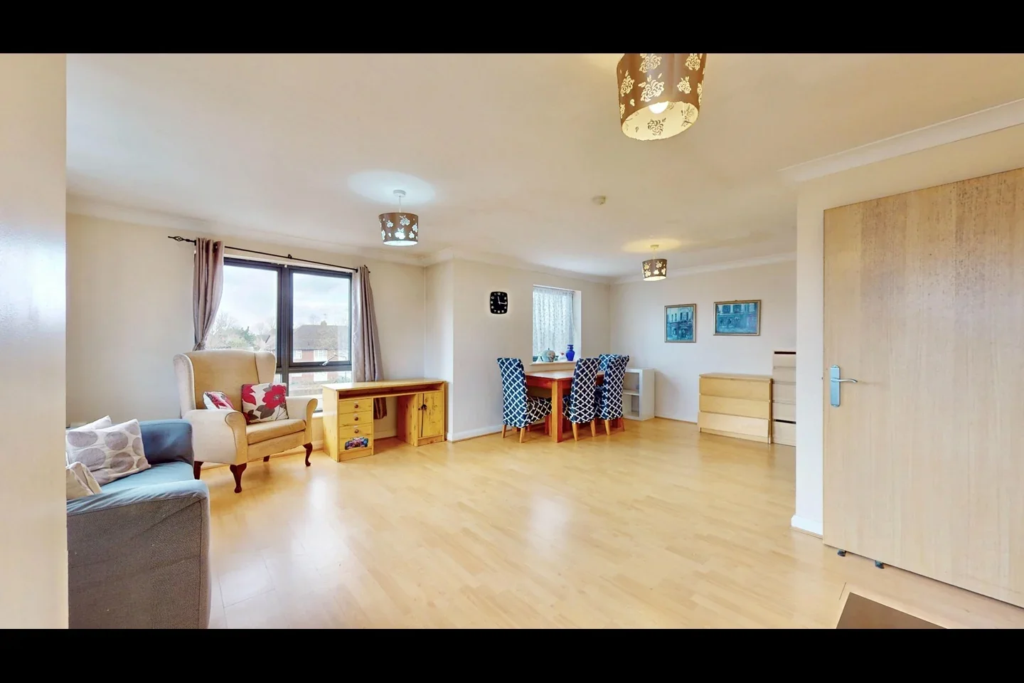 Flat Hirst Crescent in Greater London