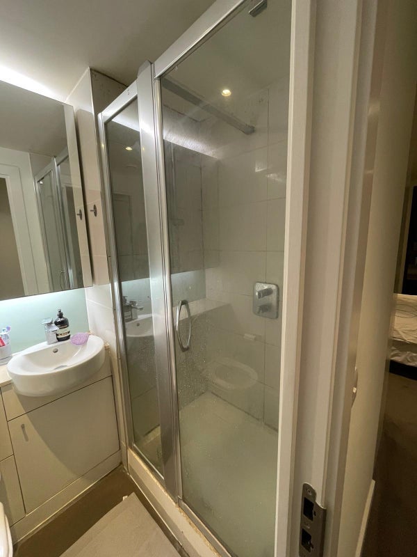 Room Elis Way in Greater London