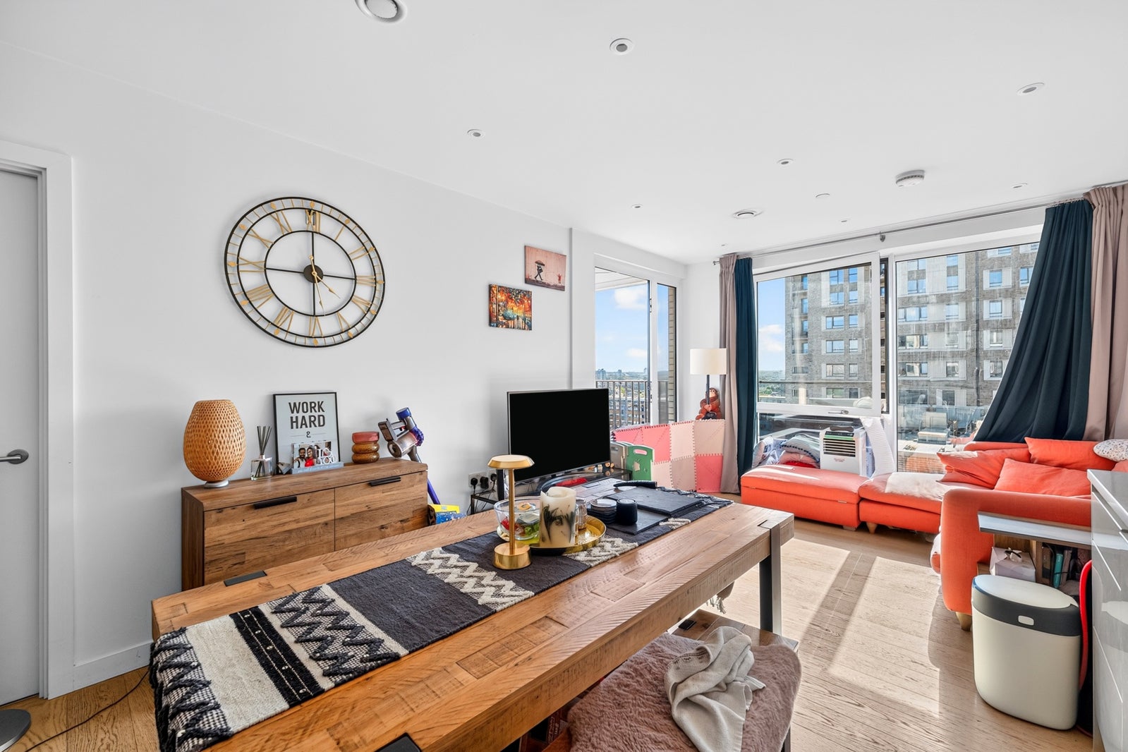 Flat Sayer Street in Greater London