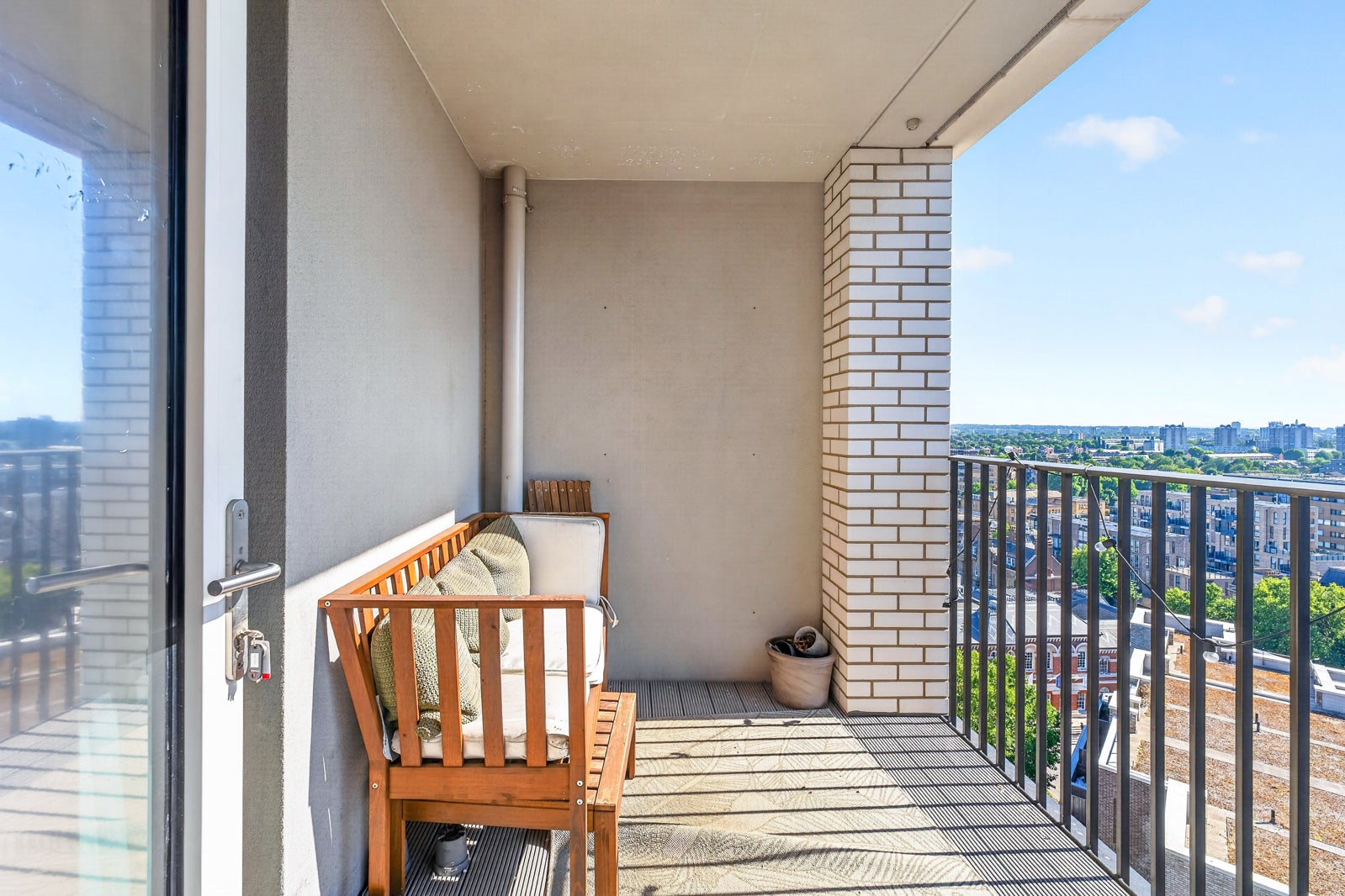Flat Sayer Street in Greater London
