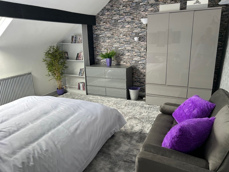 Room Marion Road in Sheffield
