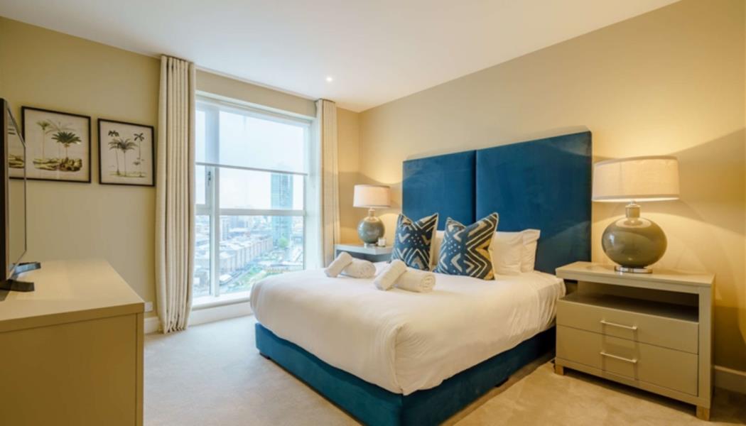 Flat Westferry Circus in Greater London