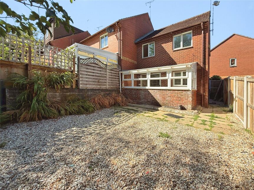 House Meadowbrook Close in Exeter