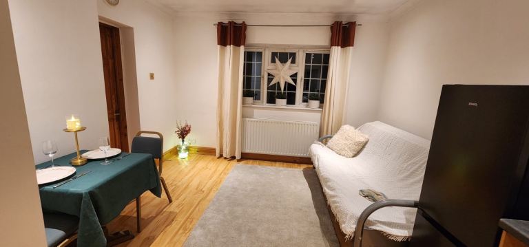 Flat Currey Road in Greater London