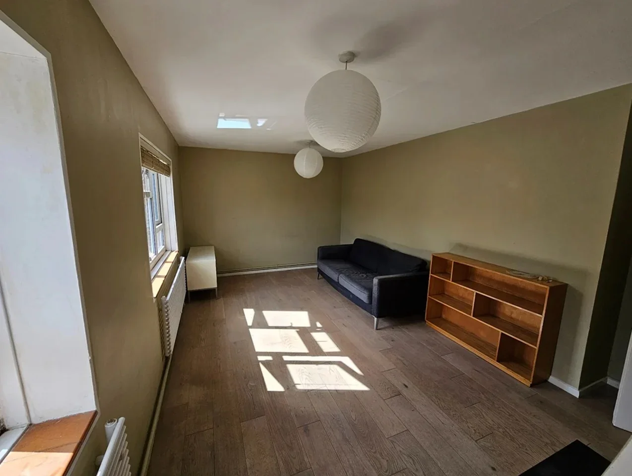 Flat Melrose Gardens in Greater London