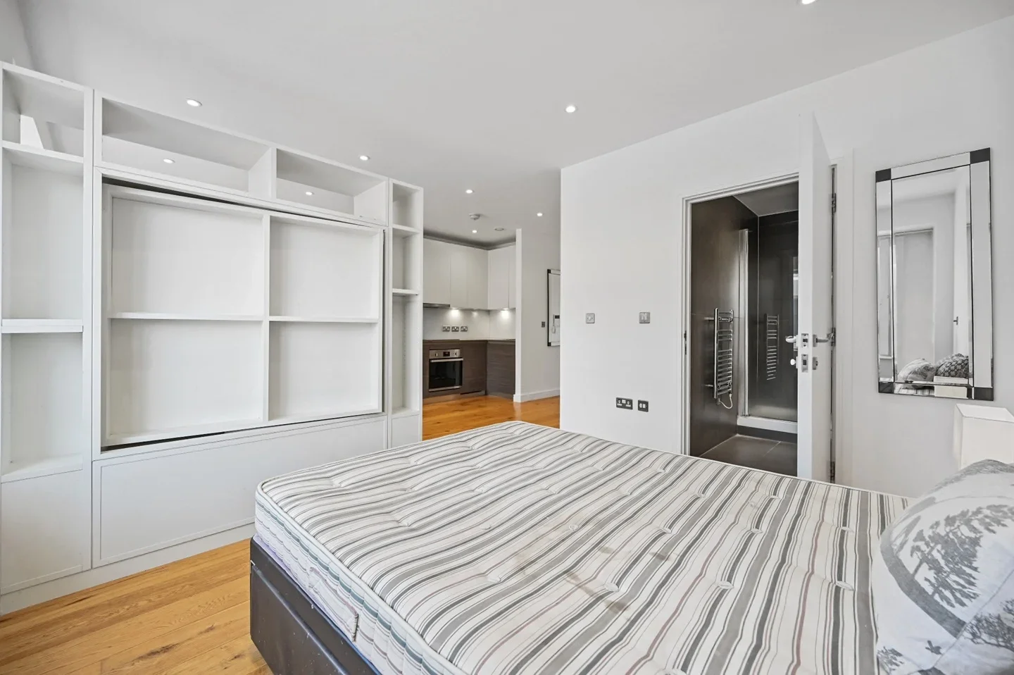Flat Balfour Road in Greater London