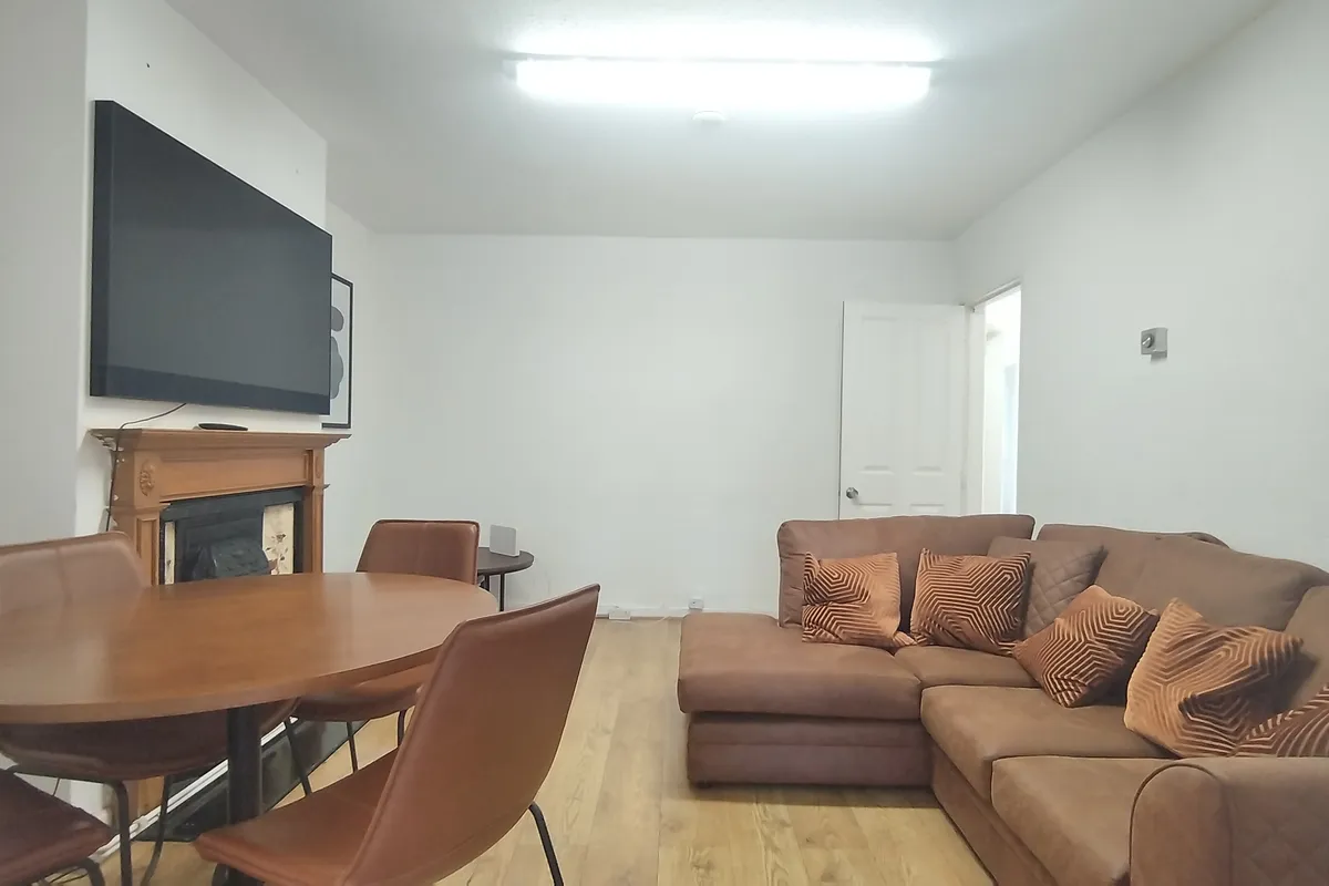 House Olive Road in Greater London