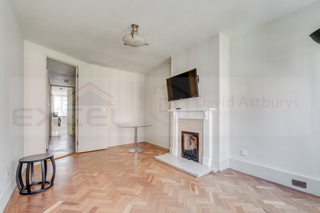 Flat Finchley Road in Greater London