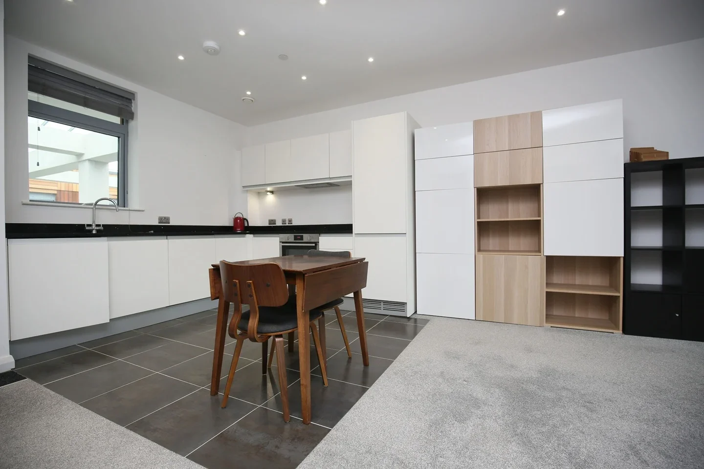 Flat Belgrade Square in Coventry