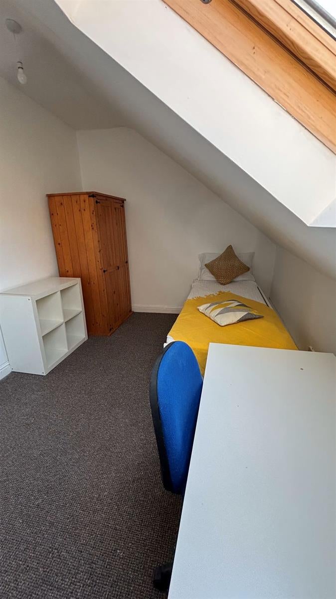 Room Westbourne Avenue in Hull