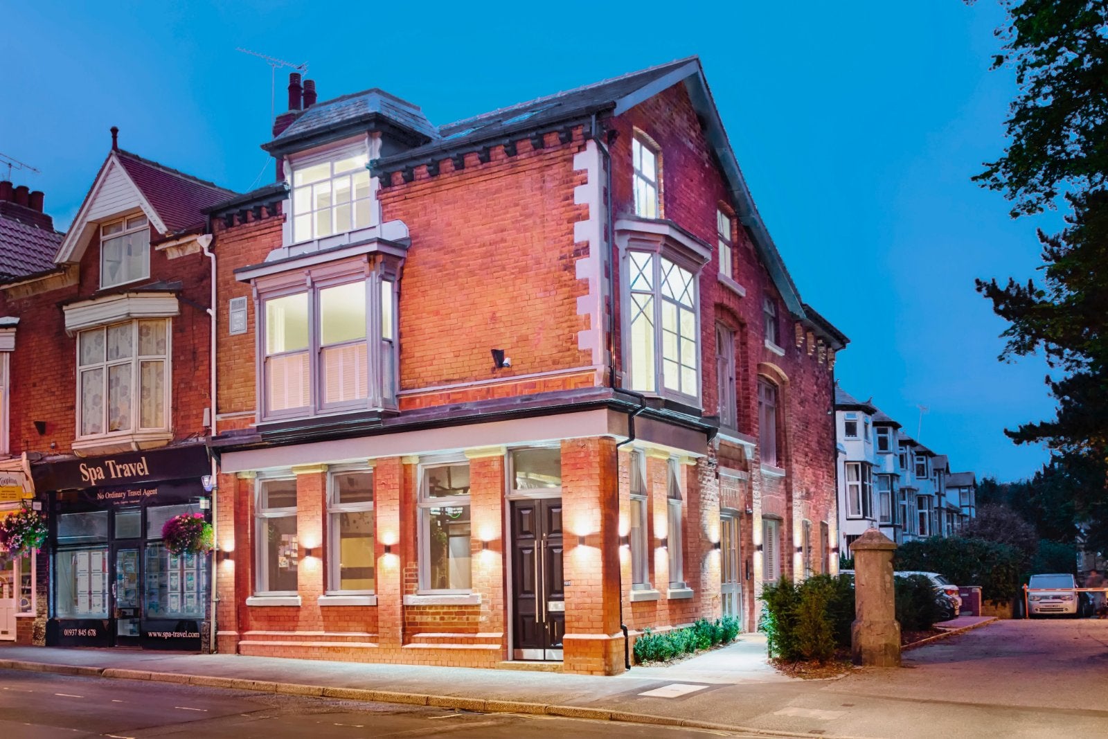 Flat Pine Tree Avenue in Leeds