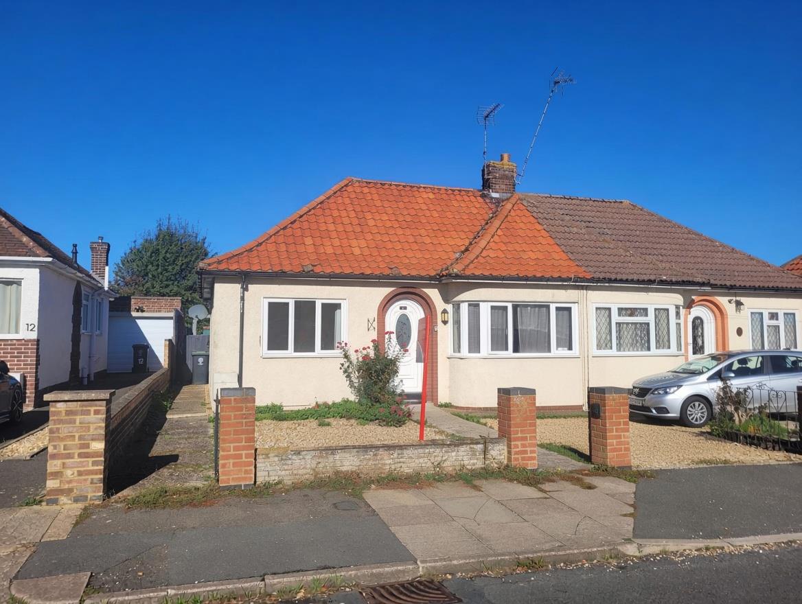 House Cedar Road in Northampton