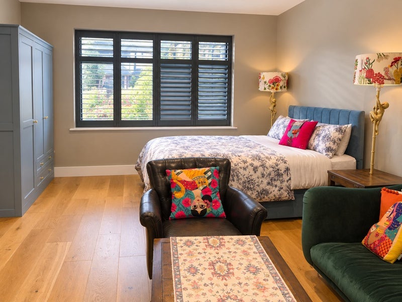 Room Knoll Rise in Greater London