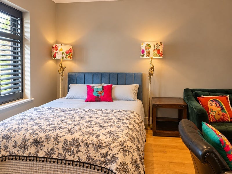 Room Knoll Rise in Greater London