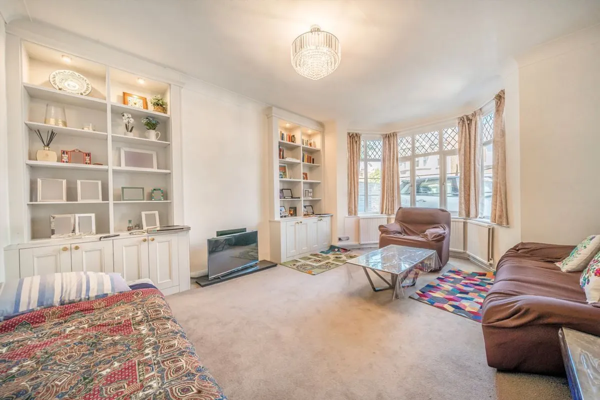 House Cuckoo Lane in Greater London
