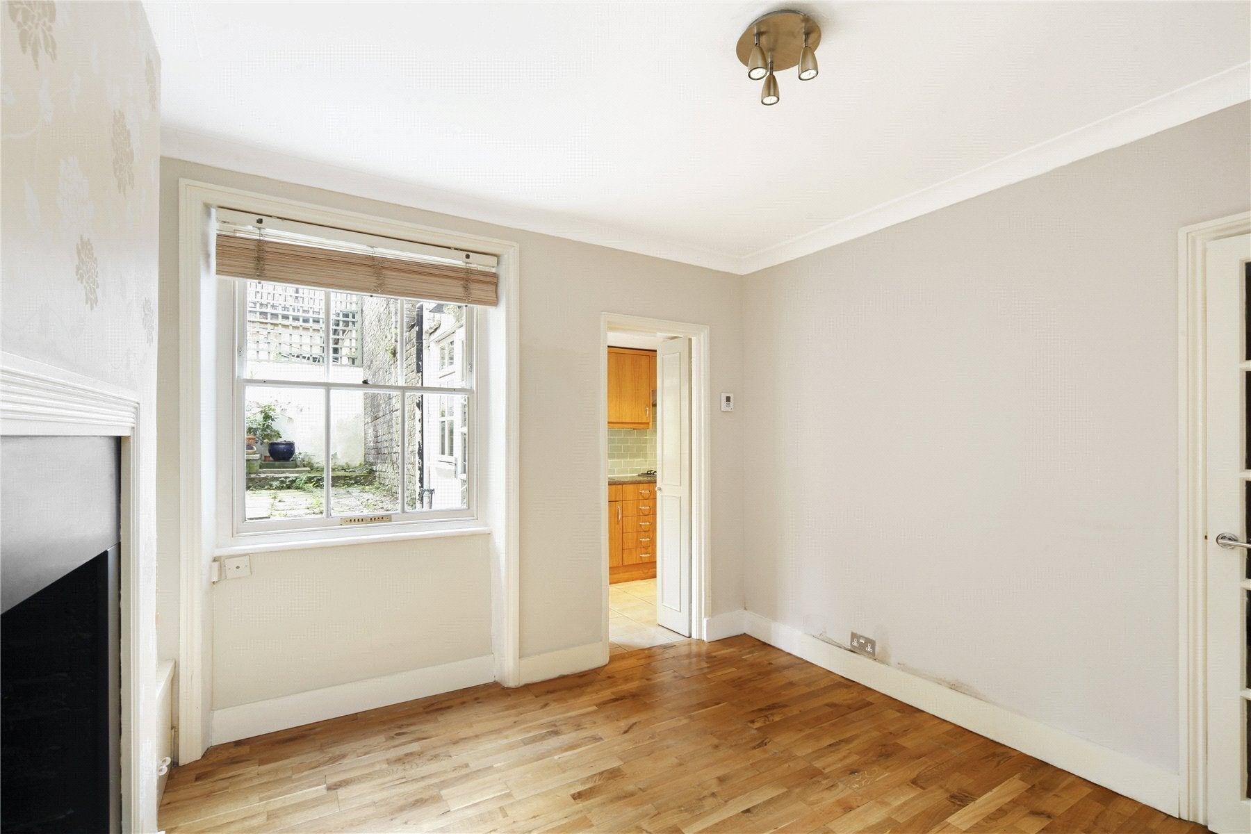 Flat Warriner Gardens in Greater London