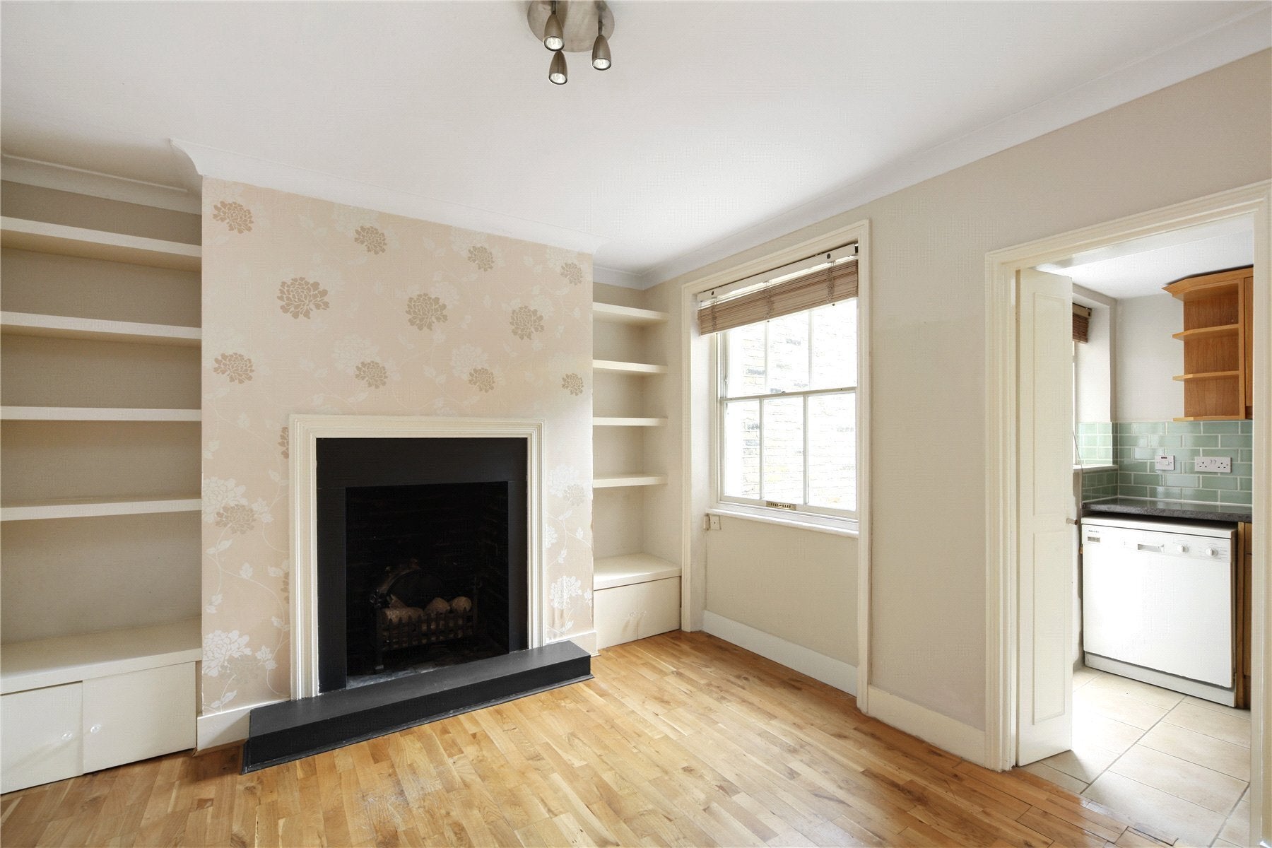 Flat Warriner Gardens in Greater London