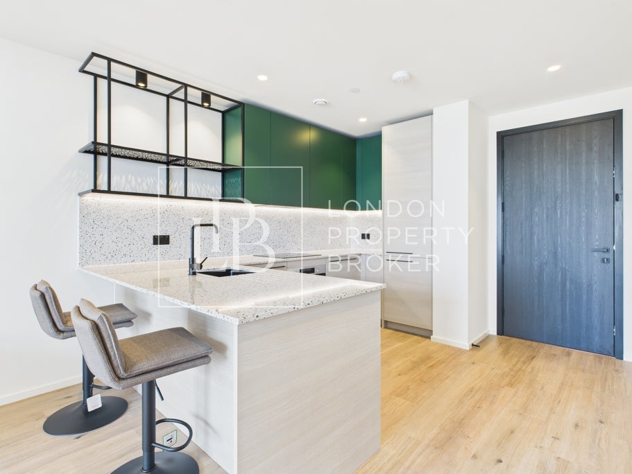 Flat Sandpiper Lane in Greater London