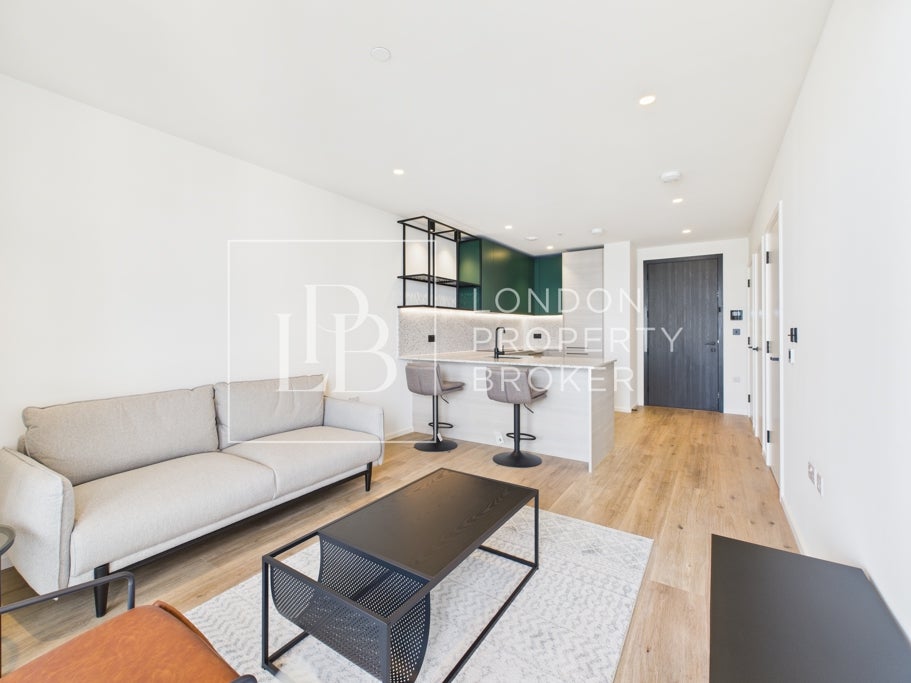 Flat Sandpiper Lane in Greater London