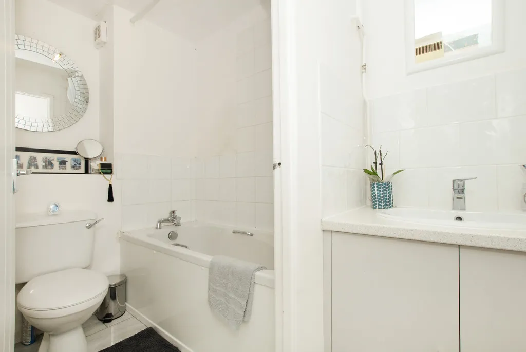 Flat Hindhead Close in Greater London