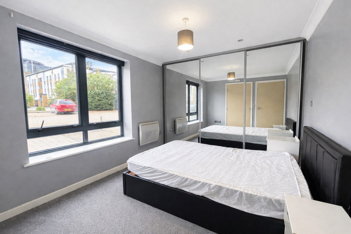 Flat Quayside Drive in Colchester