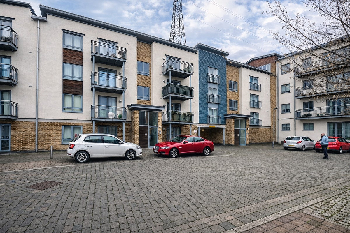 Flat Quayside Drive in Colchester