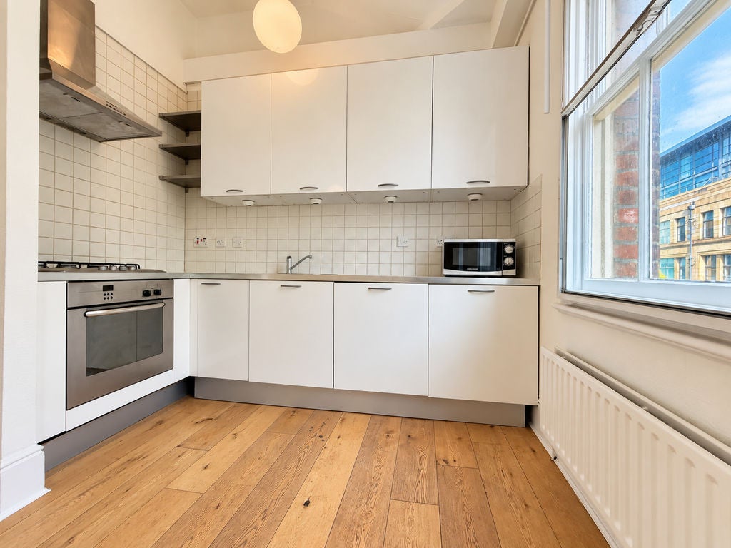 Flat Commercial Street in Greater London