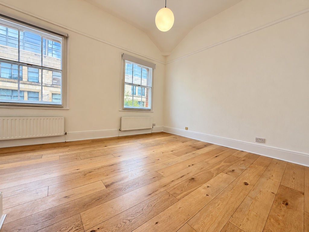 Flat Commercial Street in Greater London