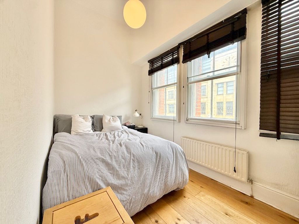 Flat Commercial Street in Greater London