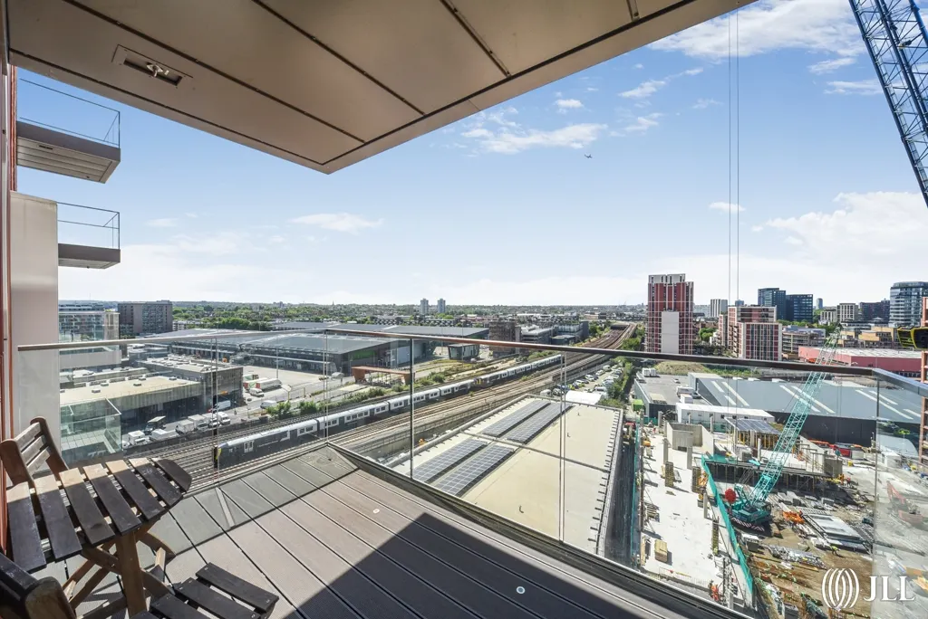 Flat Lanchester Way in Greater London