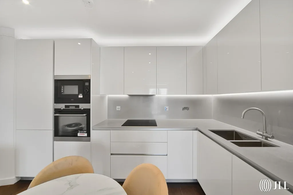 Flat Lanchester Way in Greater London