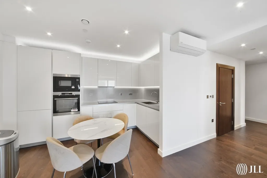 Flat Lanchester Way in Greater London