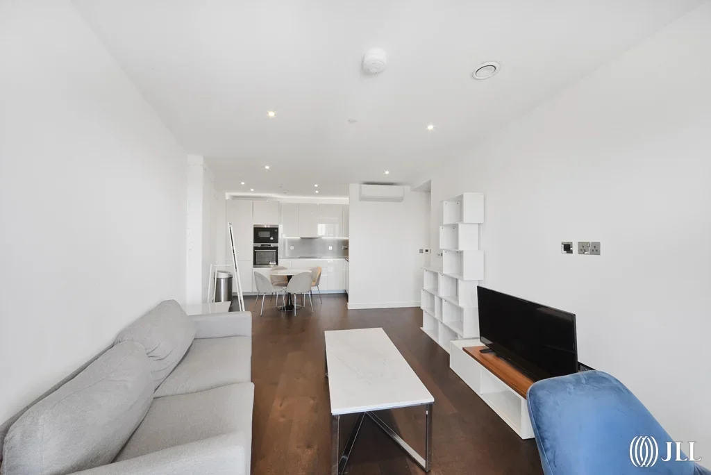 Flat Lanchester Way in Greater London