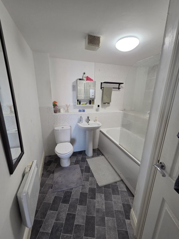Room Sir Thomas White Close in Warwick
