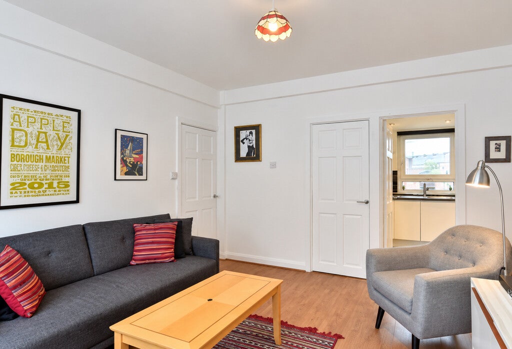 Flat Neckinger in Greater London