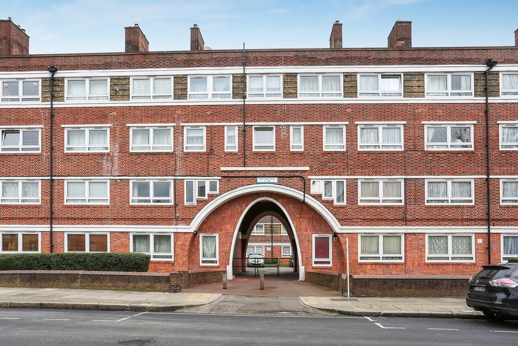 Flat Neckinger in Greater London