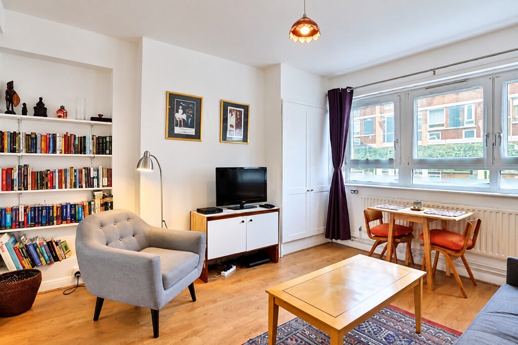 Flat Neckinger in Greater London