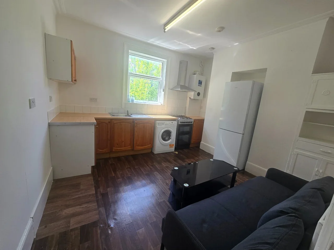 Flat Lower Addiscombe Road in Greater London