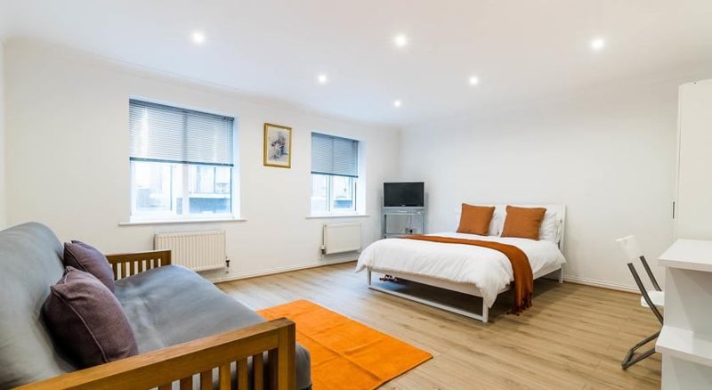 Flat Ruscoe Road in Greater London