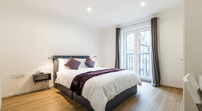 Flat Ruscoe Road in Greater London