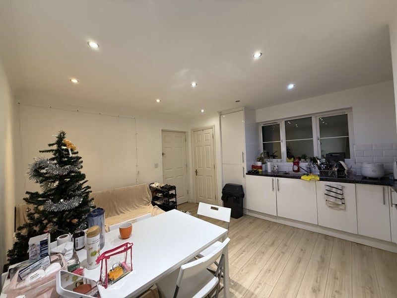 Flat Ruscoe Road in Greater London