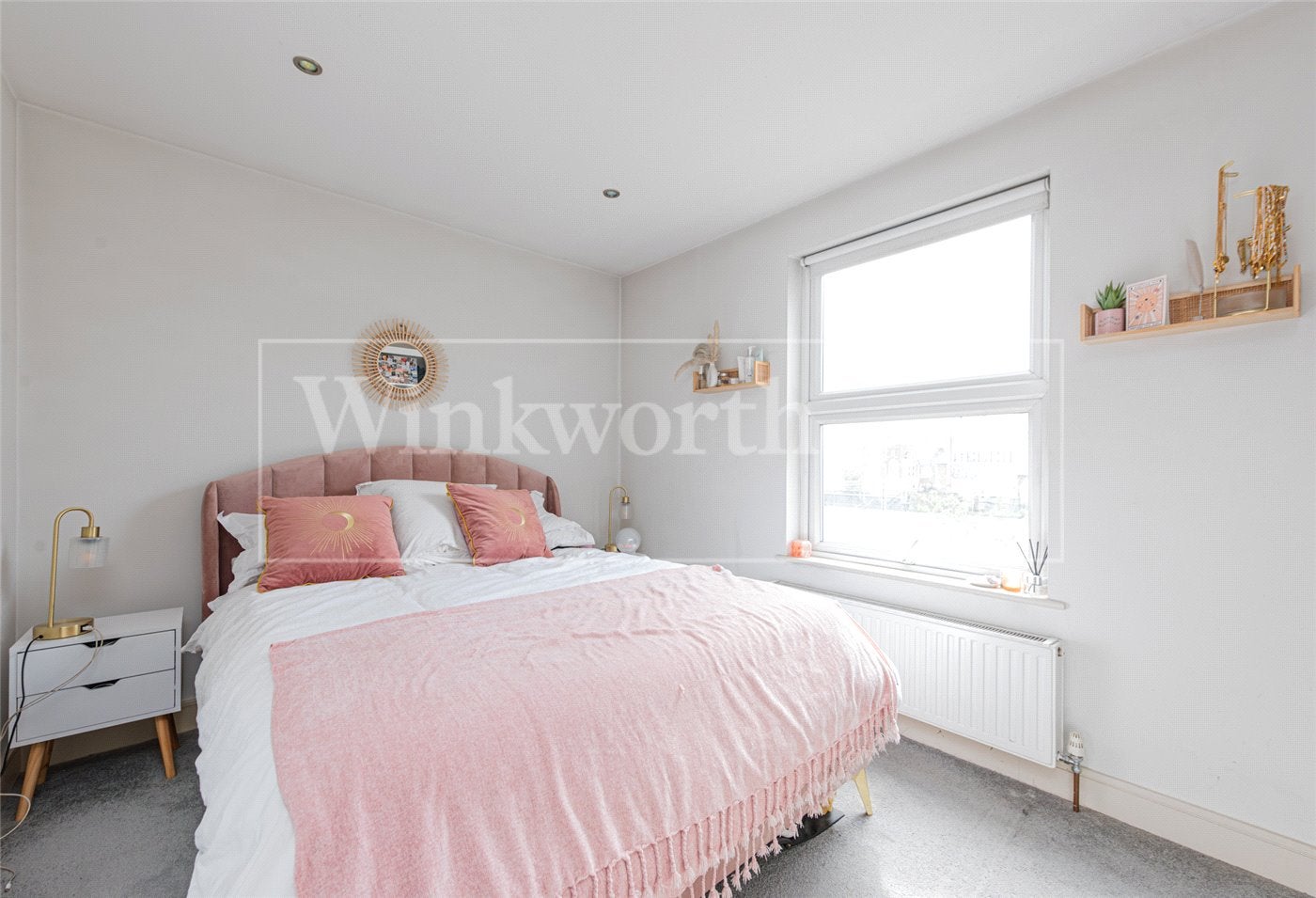 Flat Harvist Road in Greater London