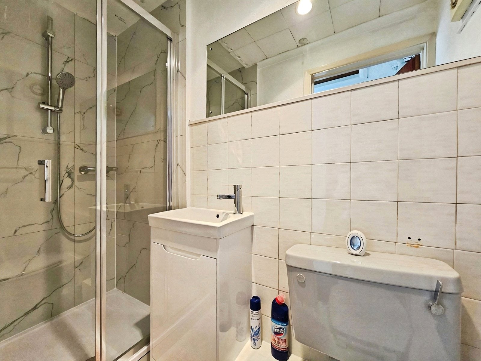 Room St. Mary's Crescent in Borough of Spelthorne